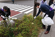 Carried out a regular cleanup activity in Shibuya's Nampeidai-cho neighborhood