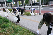 Carried out a regular cleanup activity in Shibuya's Nampeidai-cho neighborhood