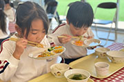 ［グループCSR］全国の幼稚園・保育園で食育イベント「かいじゅうステップ SDGs大作戦　みらいの給食週間」を開催しました。